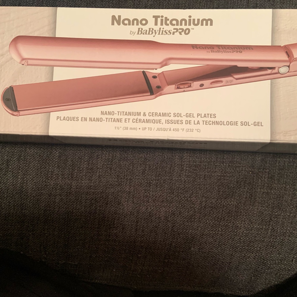BNIB NANO TITANIUM BABYLISS PRO FLAT IRON